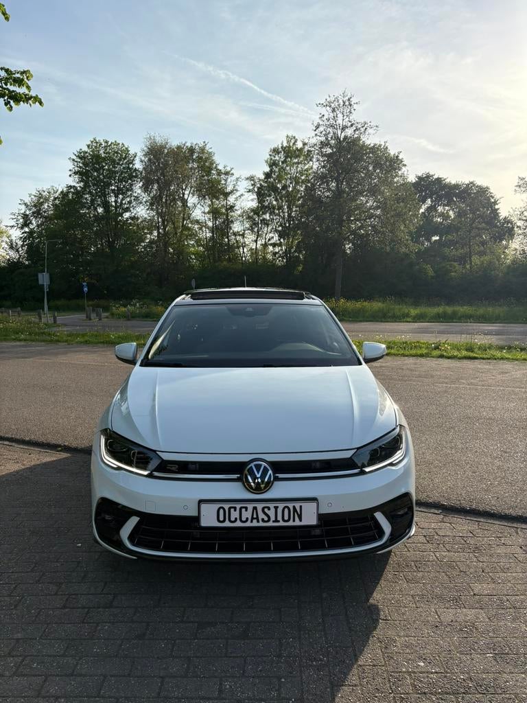 VW Polo R-Line DSG 110pk 2022 Pano IQ Light ACC Camera, Auto's, Wit, Bedrijf, 19 km/l, 600 kg