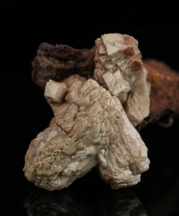 Zeldzame OLMIIET kristalgroep uit de N'Chwaning II mijn, Ophalen of Verzenden, Mineraal