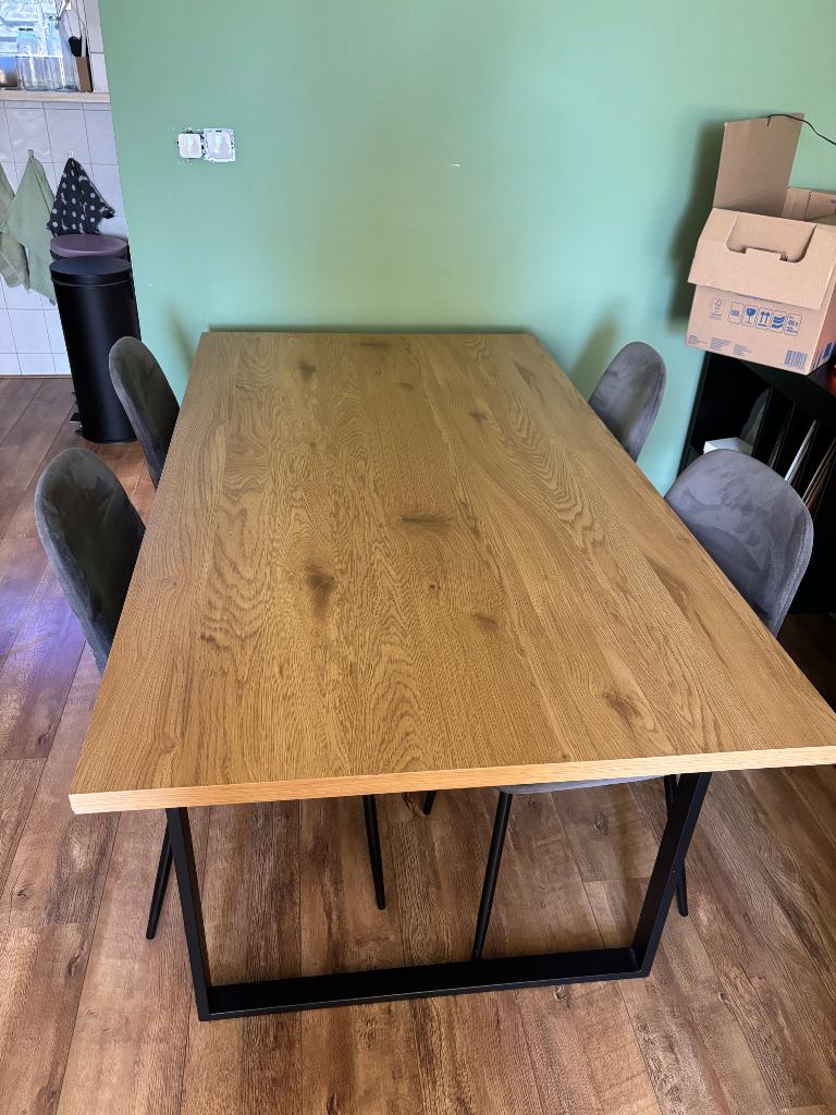 Eettafel met stoelen, Huis en Inrichting, Tafels | Eettafels, Ophalen, Houtlook met industriële zwarte poten, 50 tot 100 cm, Zo goed als nieuw