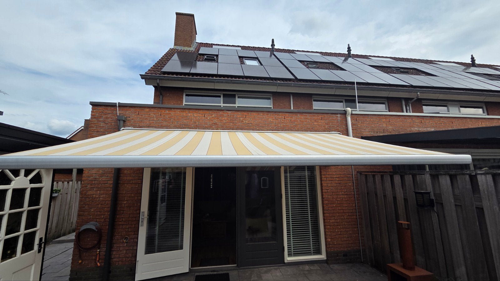 Gebruikt knikarmscherm - geel/wit gestreept, Tuin en Terras, Zonneschermen, Ophalen, Gebruikt, 450 cm of meer, 150 tot 300 cm