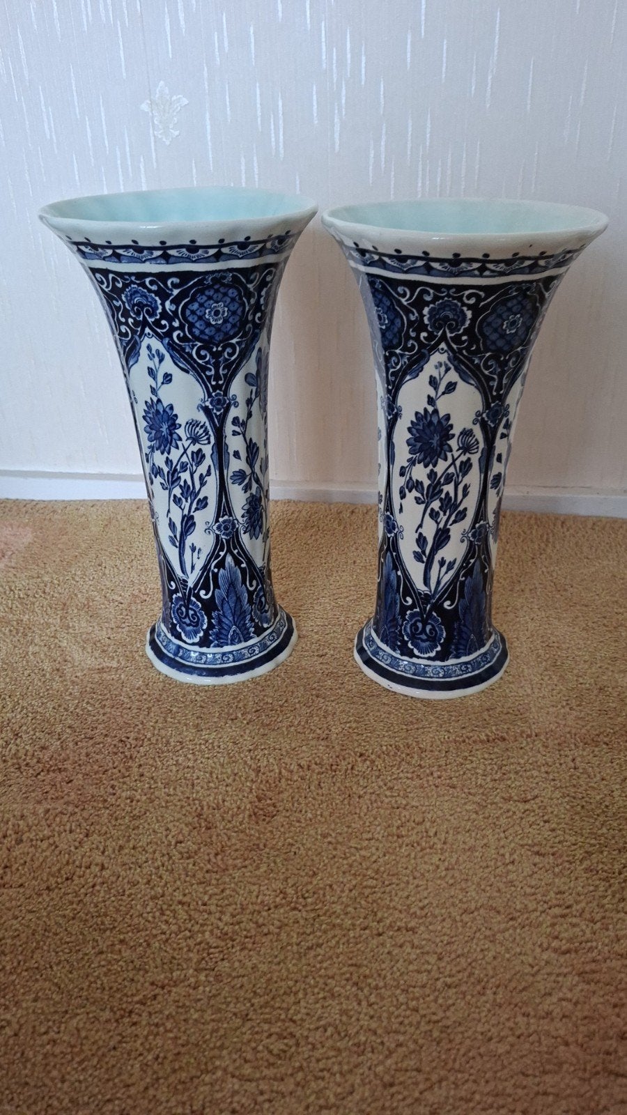 Set van 2 Boch Frères 'De Lier' vazen, blauw-wit, Ophalen