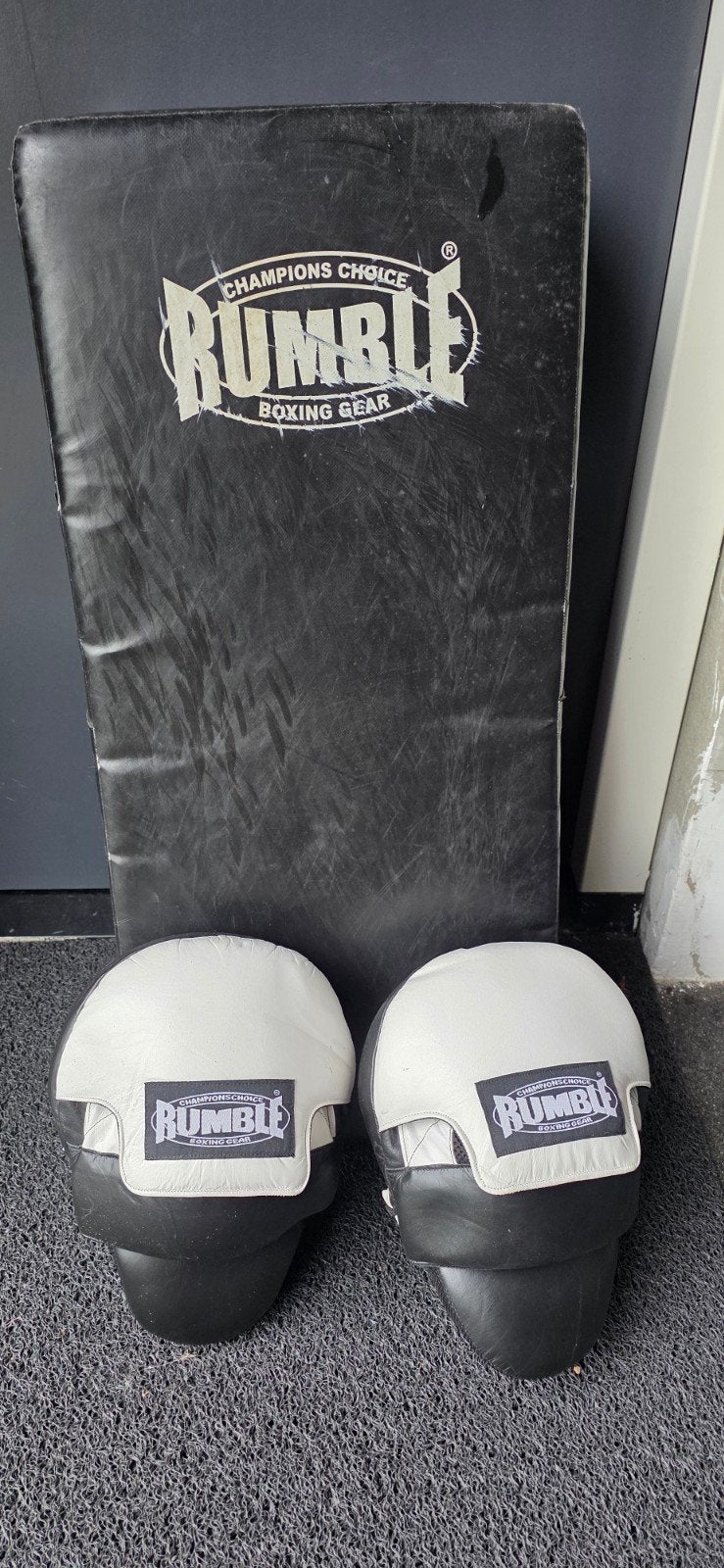Boksset Rumble - Stootkussen en handschoenen, Sport en Fitness, Ophalen, Gebruikt, Overige, Vechtsportbescherming