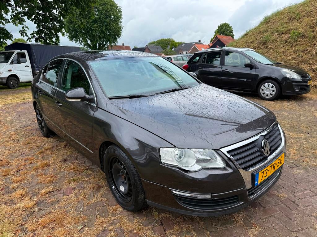 Volkswagen Passat 2.0 FSI Comfortline EXPORT, Voorwielaandrijving, Automatische klimaatregeling, 730 kg, Gebruikt