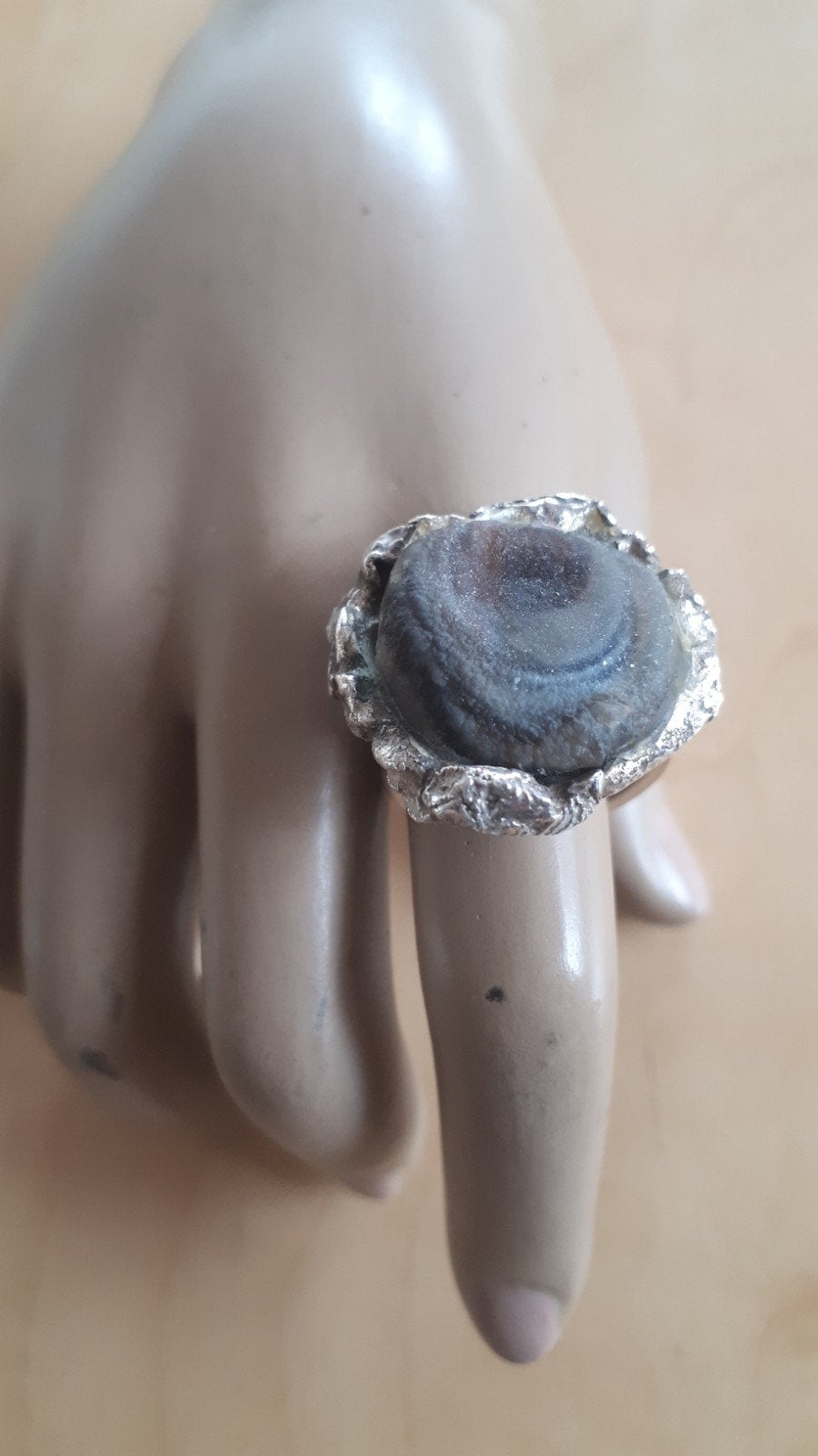 Handgemaakte Zilveren Ring met Ruwe Chalcedoon., Ophalen of Verzenden, Dame of Heer, Met edelsteen, Zilver