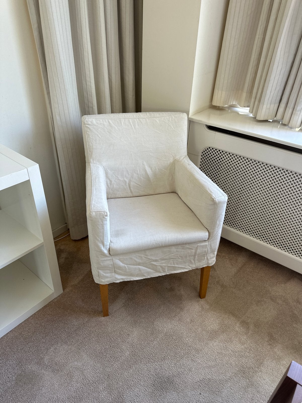 Comfortabele witte fauteuil met houten poten, Ophalen, Gebruikt, Wit, Eén