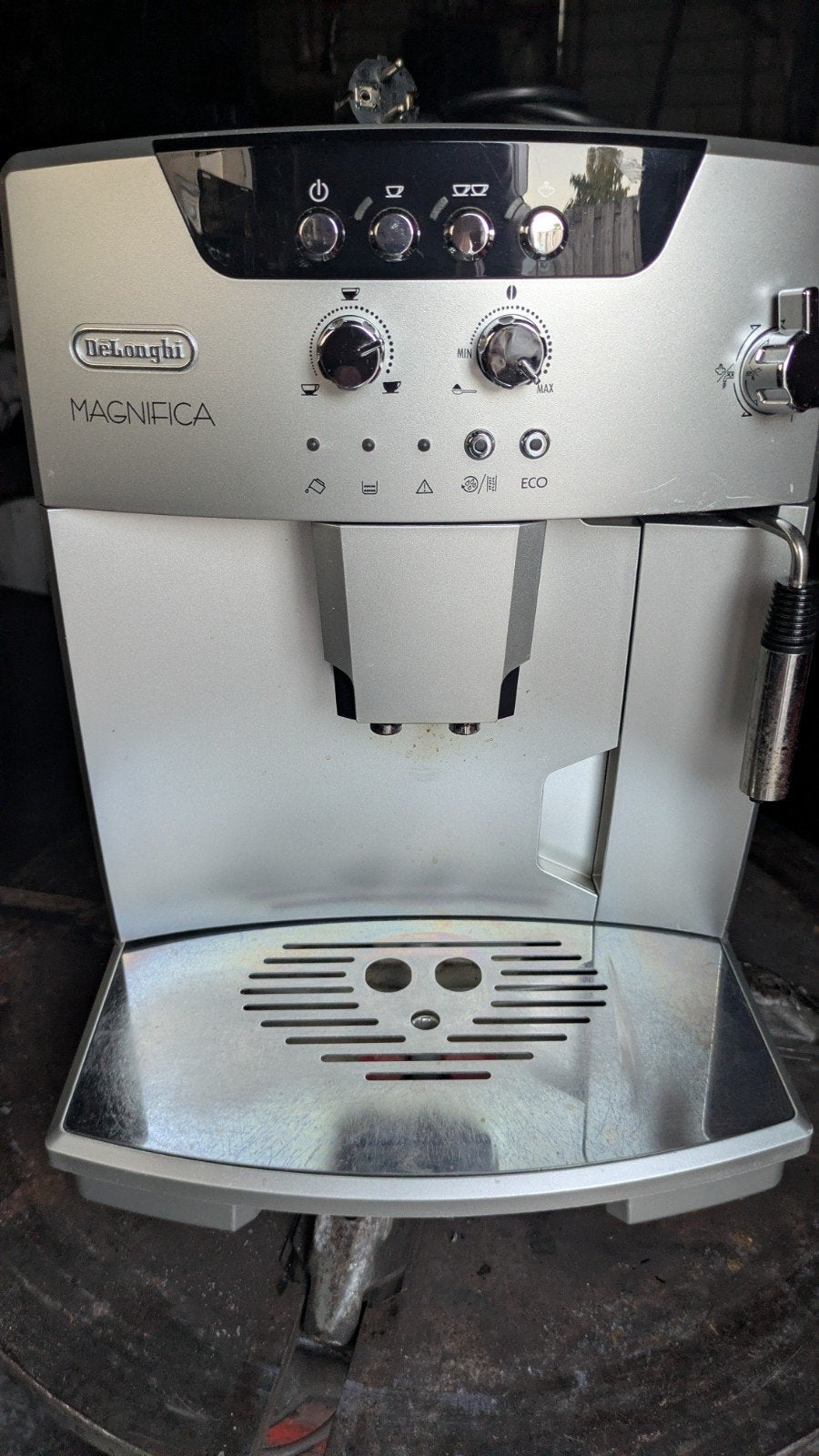DeLonghi Magnifica machine - lekt water, voor onderdelen, Ophalen of Verzenden