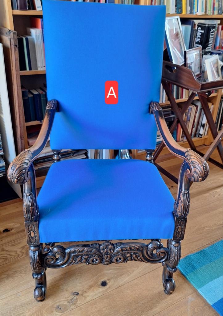 Troonstoel blauw gestoffeerd in zeer goede staat, Ophalen