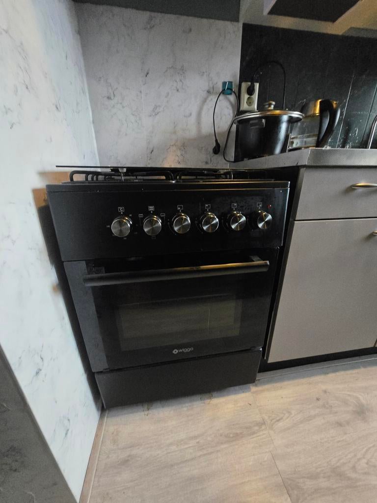 Wiggo Gasfornuis met Electrische Oven - 4 Jaar Oud Matzwart, Witgoed en Apparatuur, Fornuizen, Gebruikt, 60 cm of meer, Gas, Vrijstaand