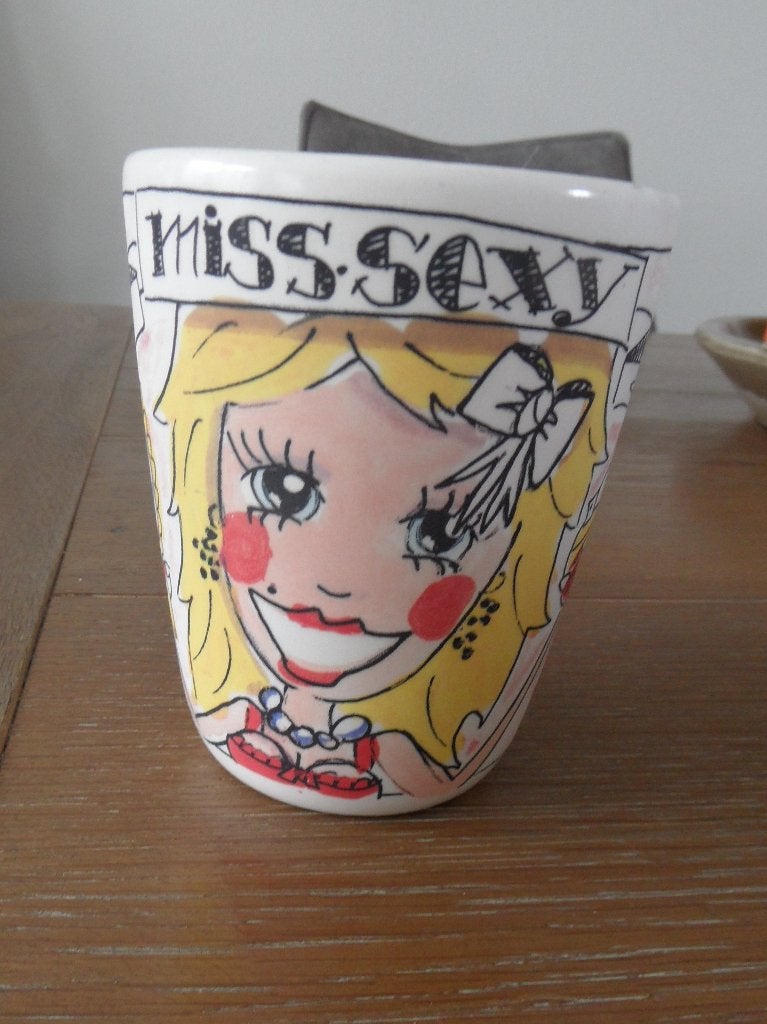 In redelijke staat: drinkmok van Blond Amsterdam: Miss Sexy, Gebruikt, Blond Amsterdam, Porselein, Mok