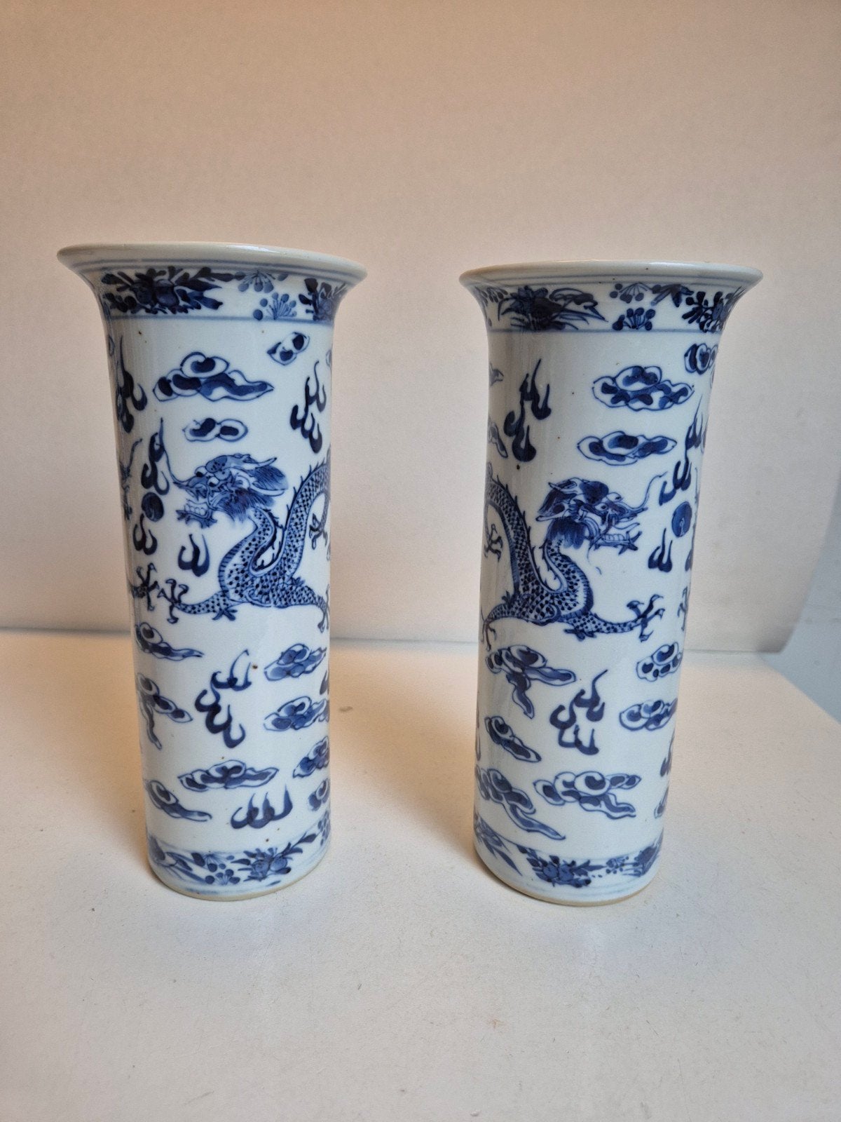 Set van 2 Chinese blauw-witte drakenvazen, Kangxi-merk, Antiek en Kunst, Antiek | Vazen, Ophalen of Verzenden