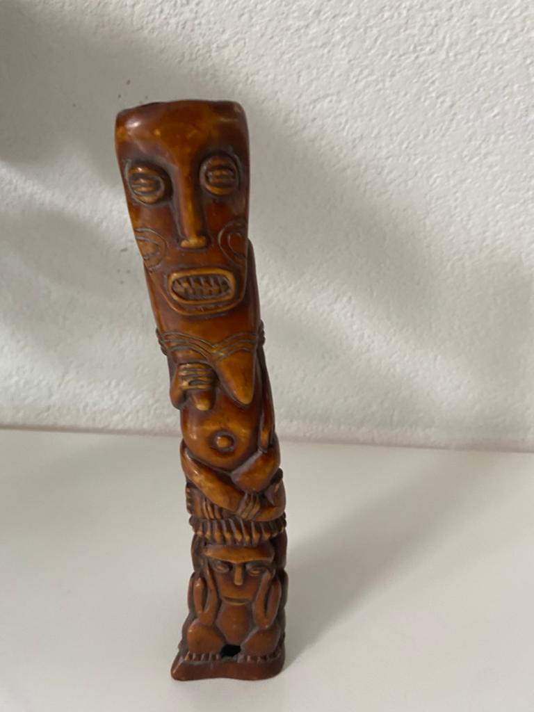 Sculptuur,beeld,tiki,horen,zien en zwijgen, gemaakt van been, Ophalen