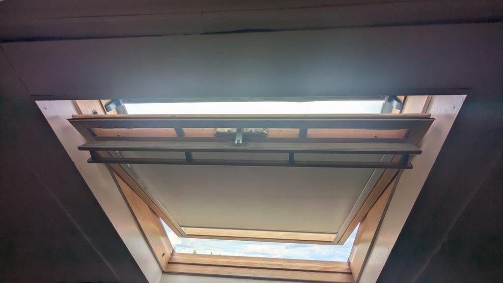2 dakramen Velux met wit rolgordijn, Doe-het-zelf en Verbouw, Glas en Ramen, Ophalen, Minder dan 80 cm, 80 tot 120 cm, Zo goed als nieuw
