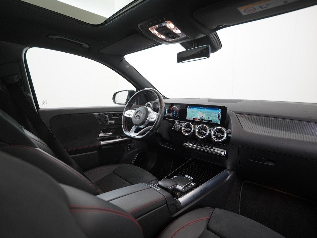 Mercedes-Benz GLA-klasse 250e AMG Night | Panoramadak | Burm, Auto's, Mercedes-Benz, 12 maanden, Leder en Stof, Zwart, Bedrijf