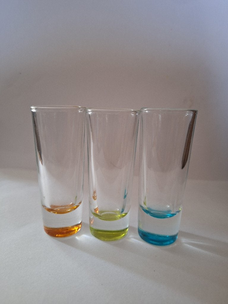 Dubbel shot glaasjes met kleurige bodem, Verzamelen, Glas en Borrelglaasjes, Ophalen of Verzenden, Zo goed als nieuw, Borrel- of Shotglas