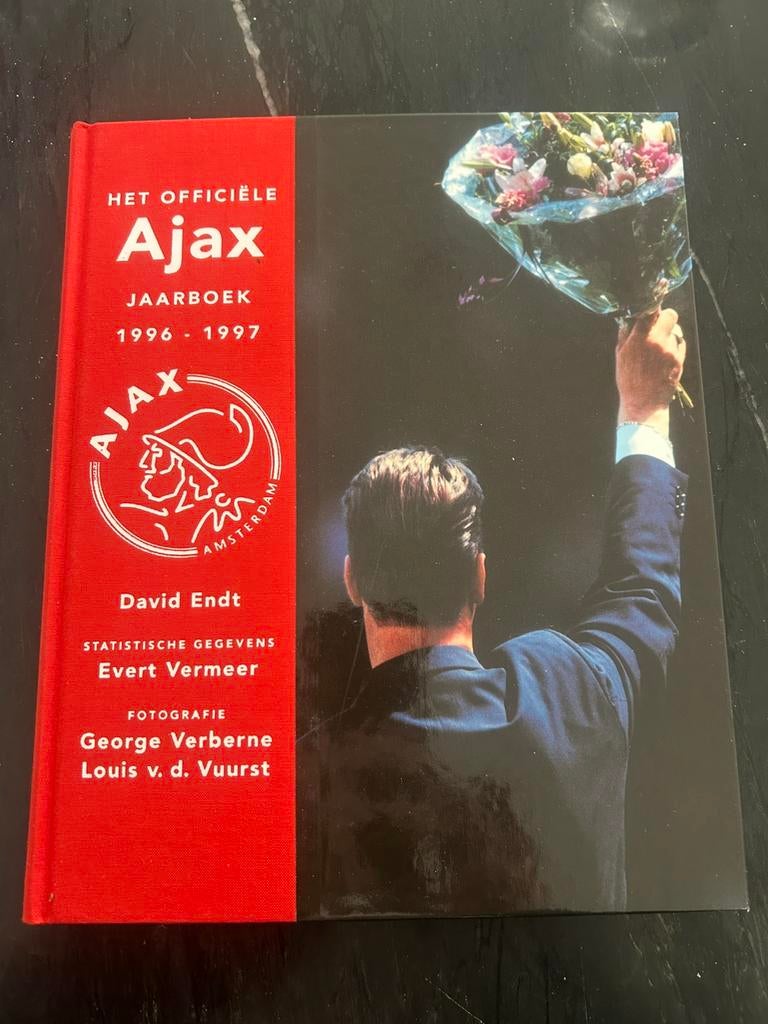 AJAX het officiële AJAX jaarboek 1996-1997, Verzamelen, Ophalen of Verzenden, Zo goed als nieuw, Ajax, Boek of Tijdschrift