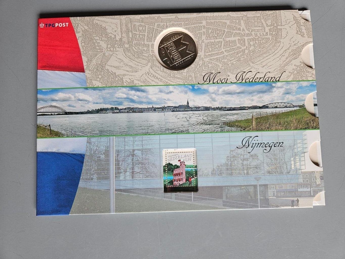 Luxe boekje Mooi Nederland Nijmegen 2005 zie beschrijving, Ophalen of Verzenden, Na 1940