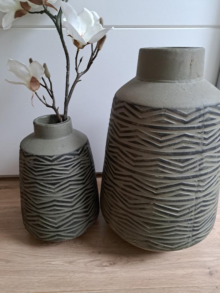 2 gave groen zwarte kruiken, Huis en Inrichting, Woonaccessoires | Vazen, Ophalen of Verzenden, Minder dan 50 cm, Groen, Glas