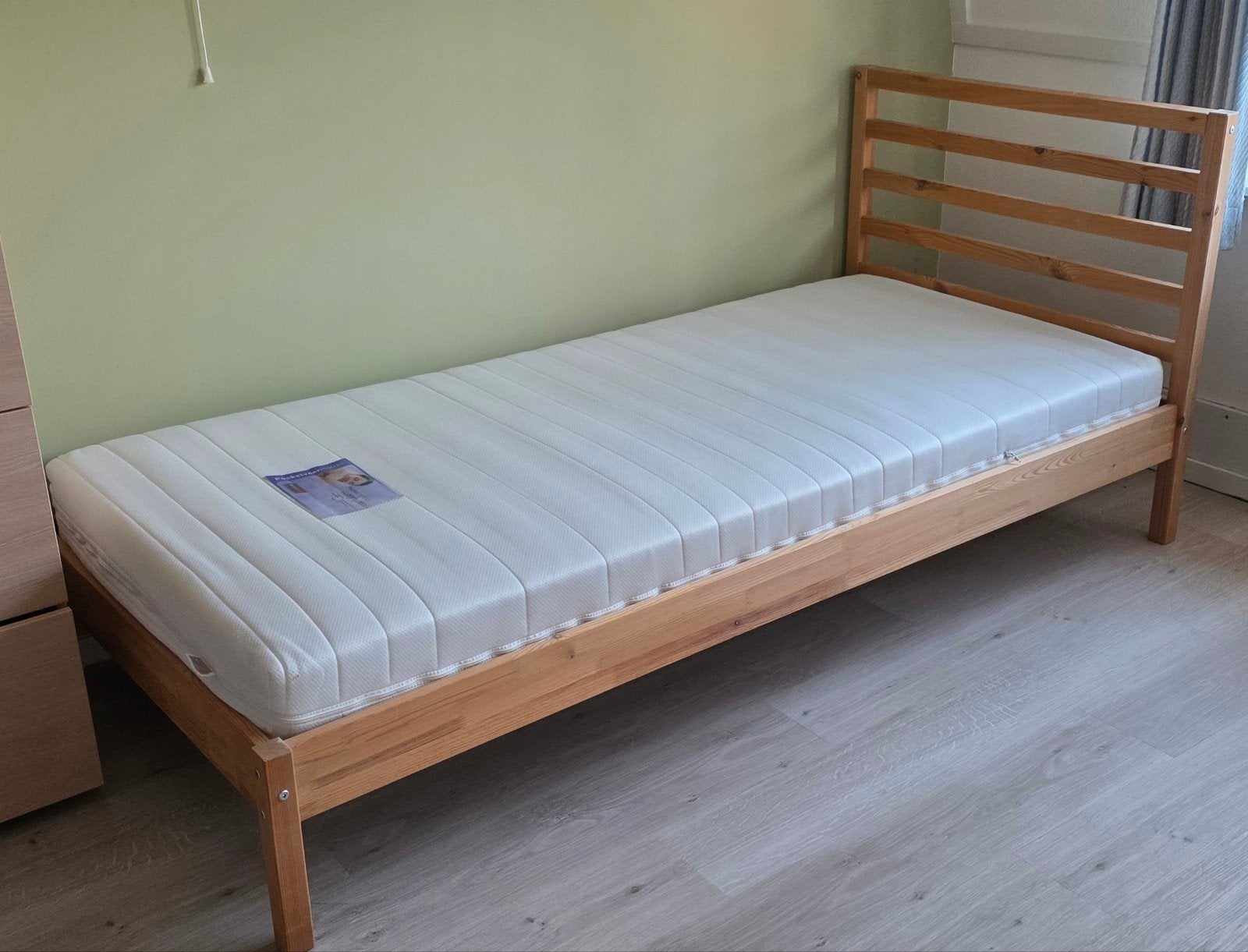 1 persoons bed IKEA 90x200 cm, Huis en Inrichting, Slaapkamer | Bedden, Ophalen, Gebruikt, 90 cm, Eenpersoons