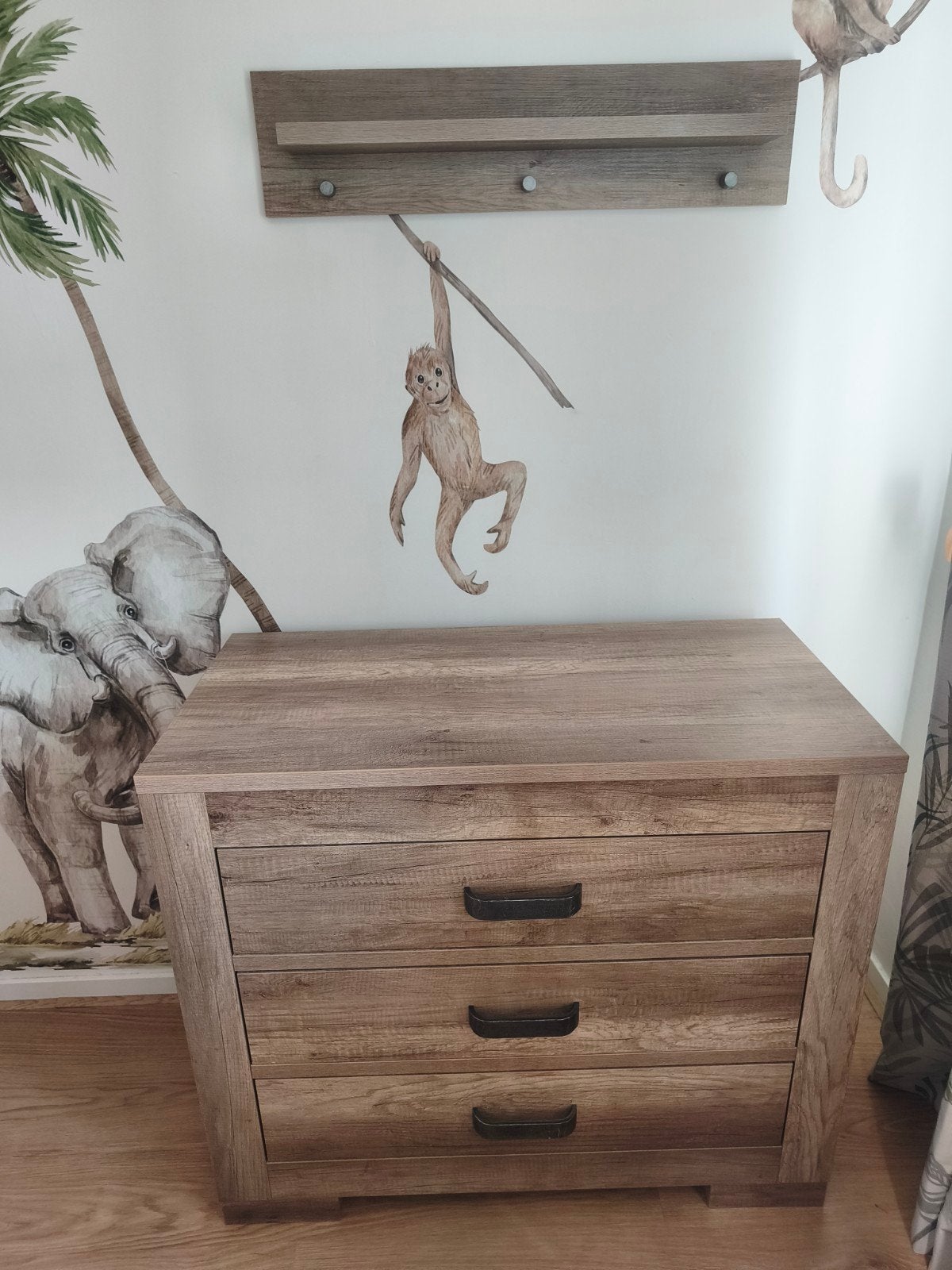 Kidsmill Oldwood Brent babykamer: ledikant, commode, plank, Kinderen en Baby's, Zo goed als nieuw, Minder dan 140 cm, Minder dan 70 cm
