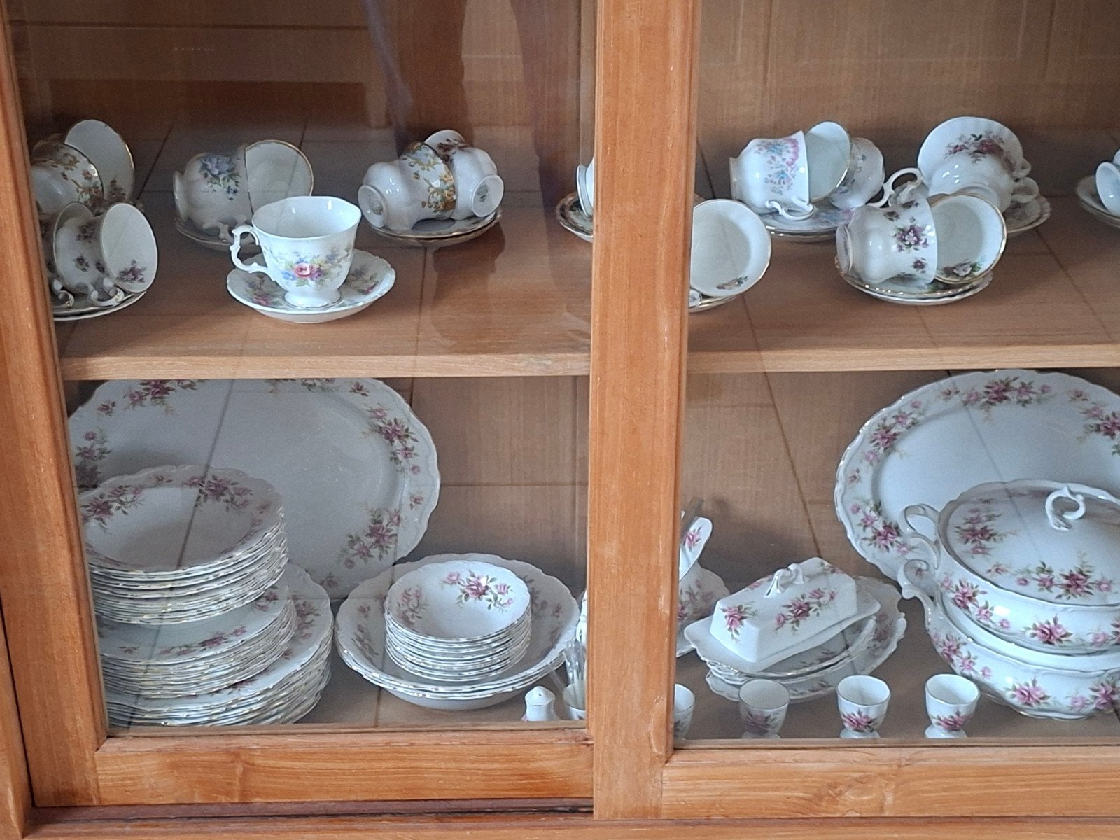 Royal Albert Romance Servies - Ongebruikt en Compleet, Ophalen of Verzenden