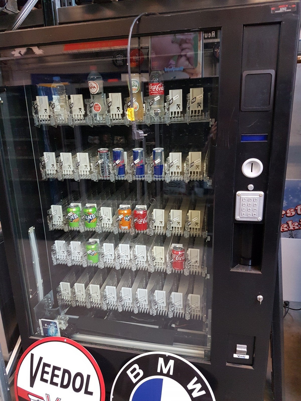 vendo frisdrank automaat G9 gekoeld, Ophalen