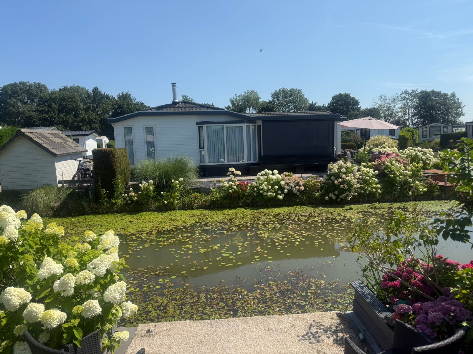 Prachtig groot chalet aan het water camping de Vergarde, Caravans en Kamperen, Stacaravans, Tot en met 3
