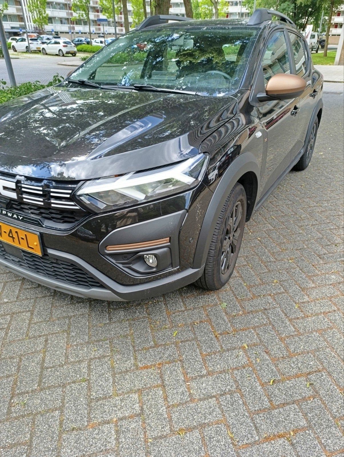 Dacia Sandero 1.0 TCe 90pk CVT GPF 2024 Zwart, Auto's, Dacia, 1097 kg, Zwart, Origineel Nederlands, 595 kg