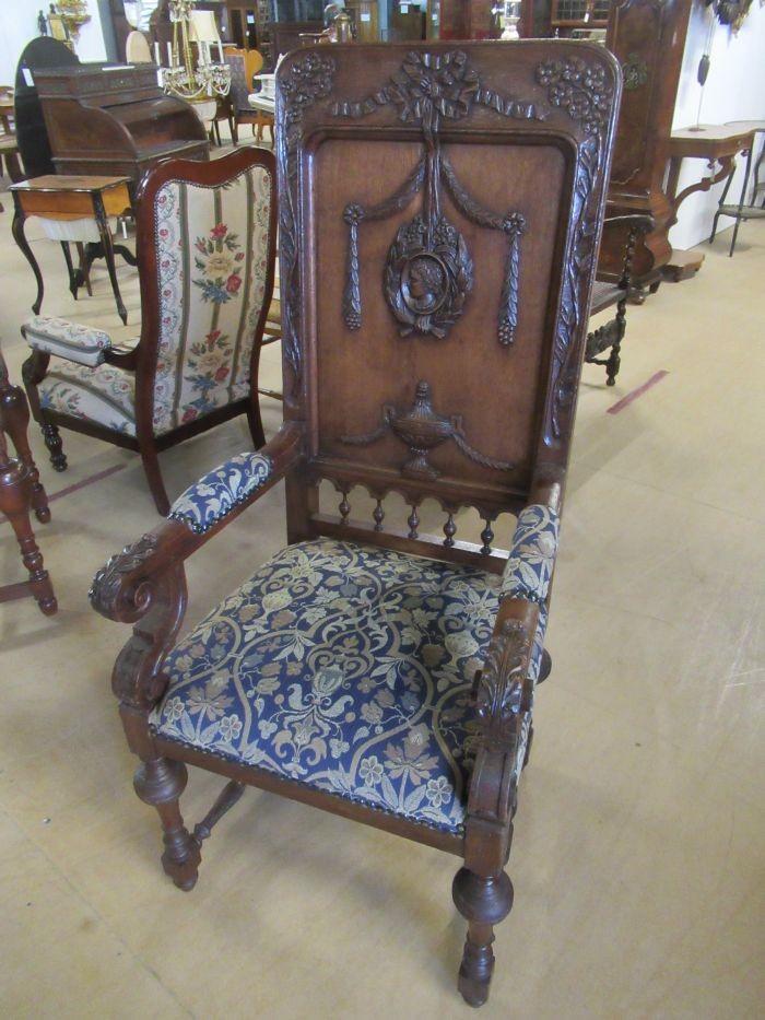 Oer 10423 ANTIEKE eikenhouten armstoel met snijwerk, Ophalen