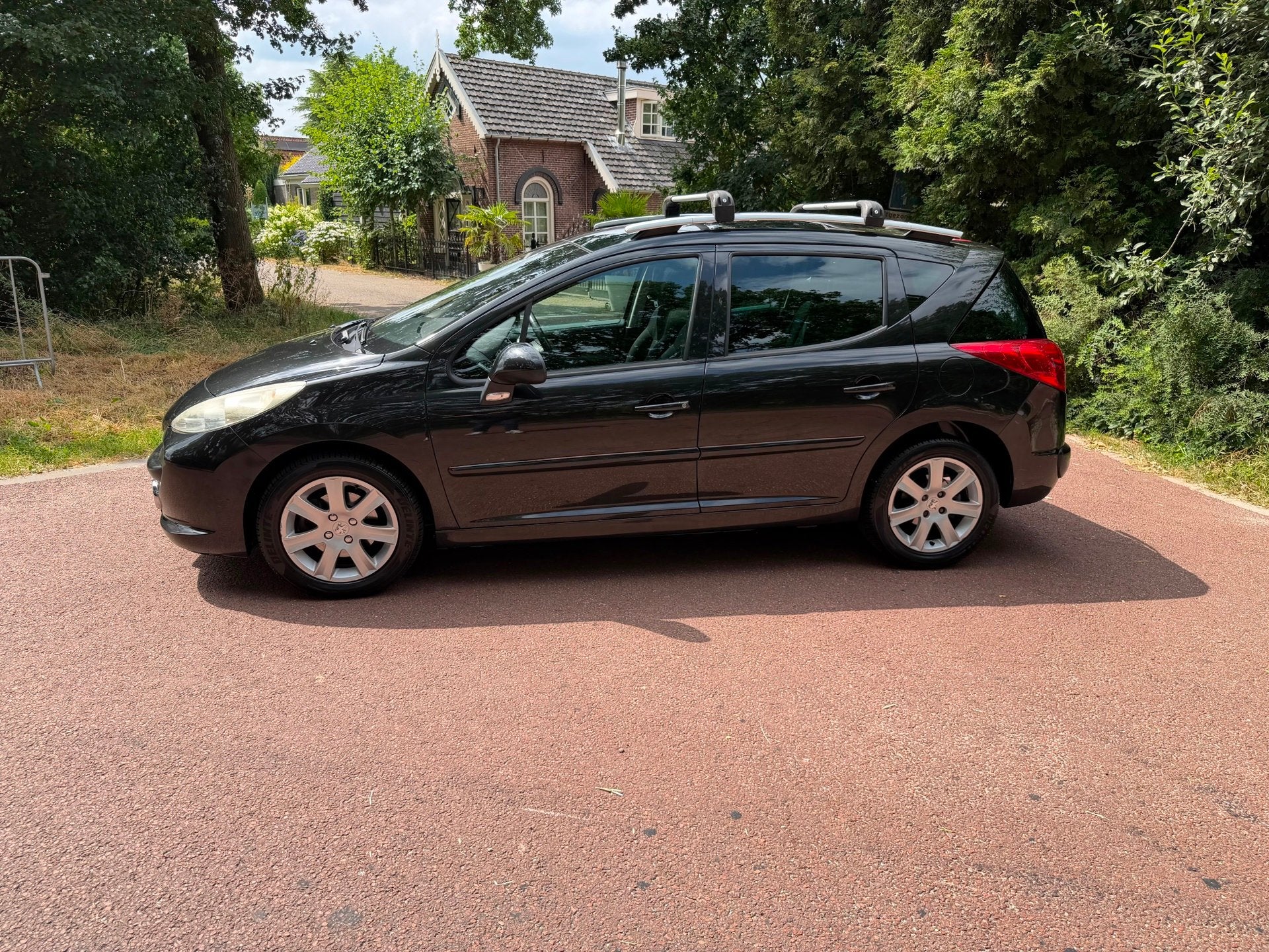 Peugeot 207 SW 1.6 VTi X-line / Airco / Automaat / PDC / Aux, Gebruikt, 4 cilinders, Zwart, 14 km/l