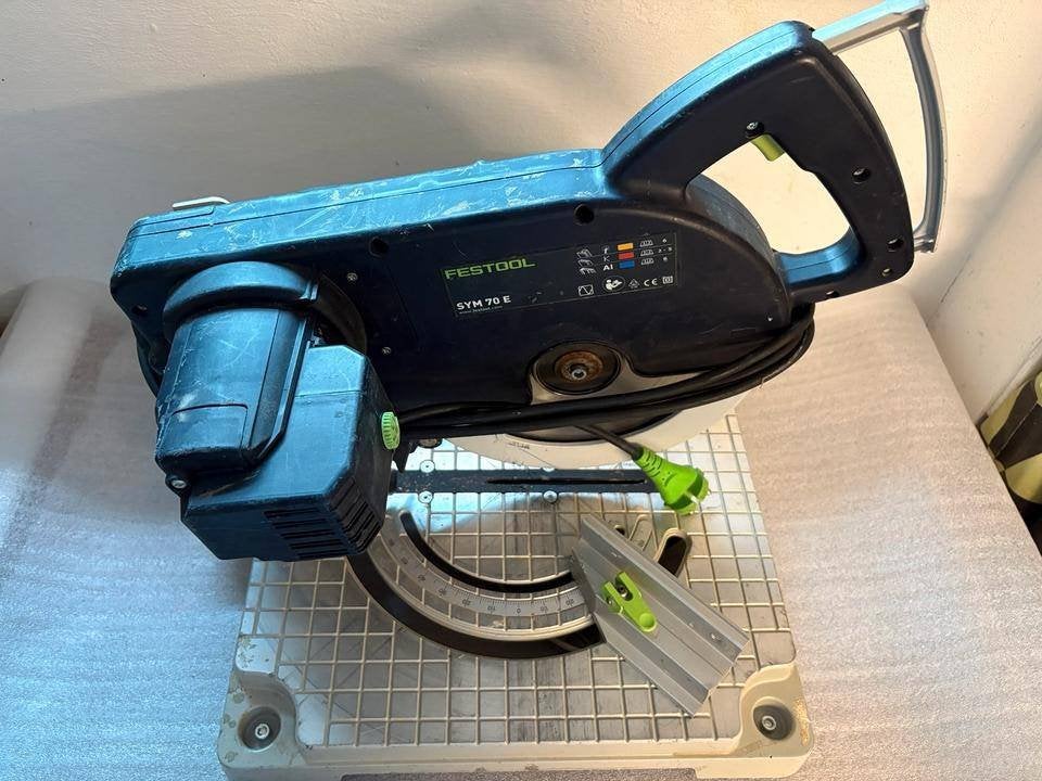 Festool SYM 70 E — kapzaag / zaag voor profielen, Ophalen of Verzenden, Zo goed als nieuw, 1200 watt of meer, 70 mm of meer