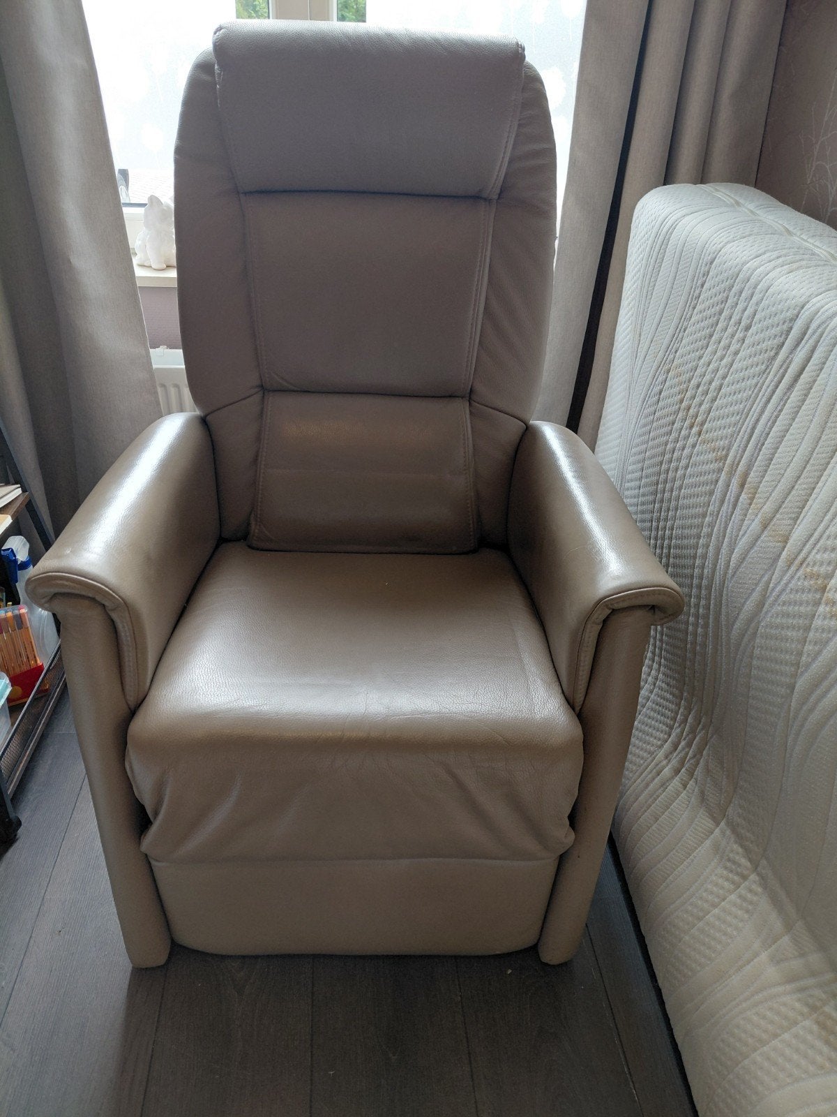 Leren relaxfauteuil met afstandsbediening, Gebruikt, Modern comfort, Ophalen of Verzenden, 75 tot 100 cm