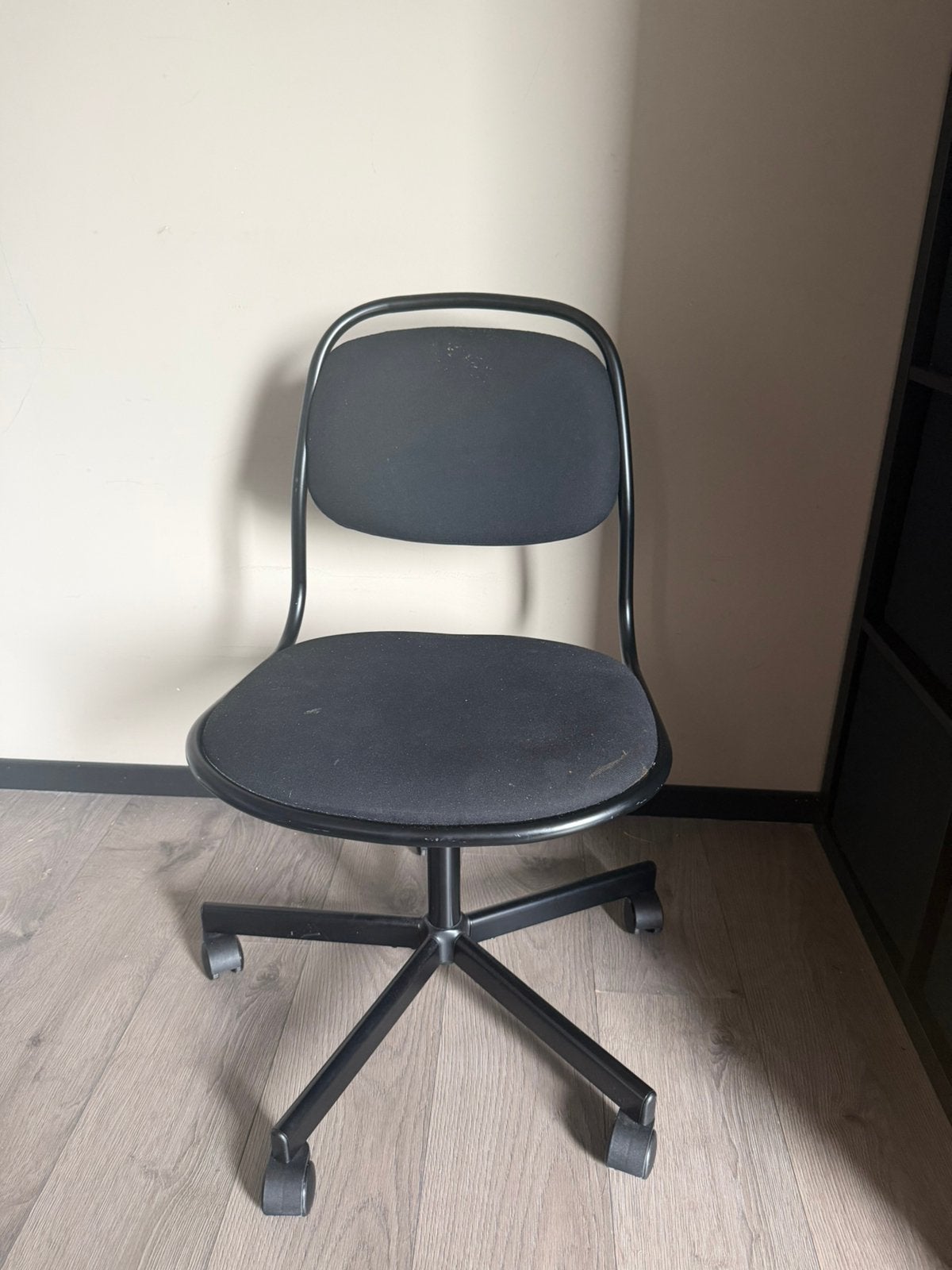 Ikea zwarte bureau stoel, Ophalen, Zo goed als nieuw, Zwart, Bureaustoel