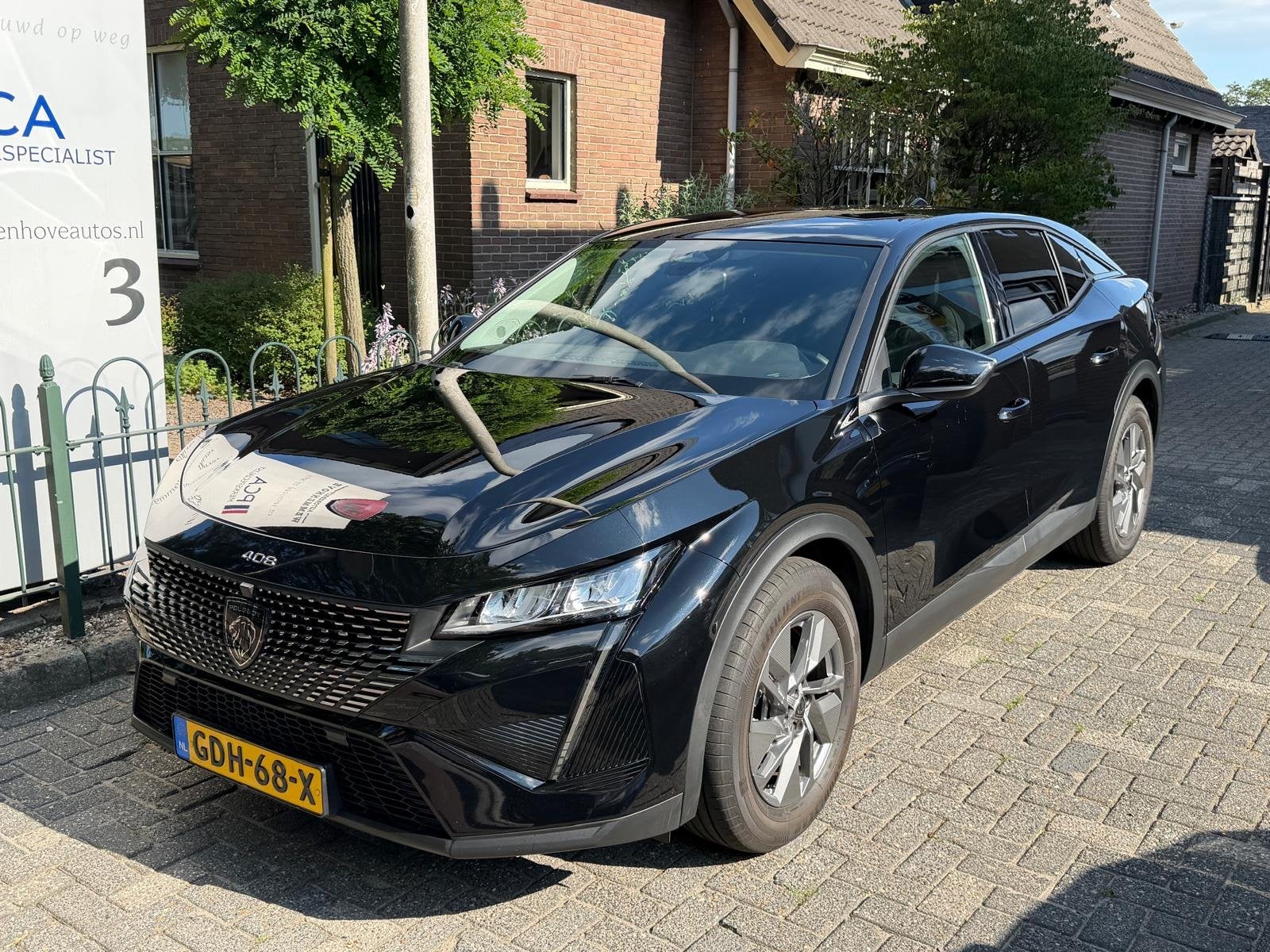 Peugeot 408 1.2 Hybrid 145 e-DCS6 Allure Airco-Ecc/Camera/Au, Gebruikt, 1199 cc, Leder en Stof, Zwart