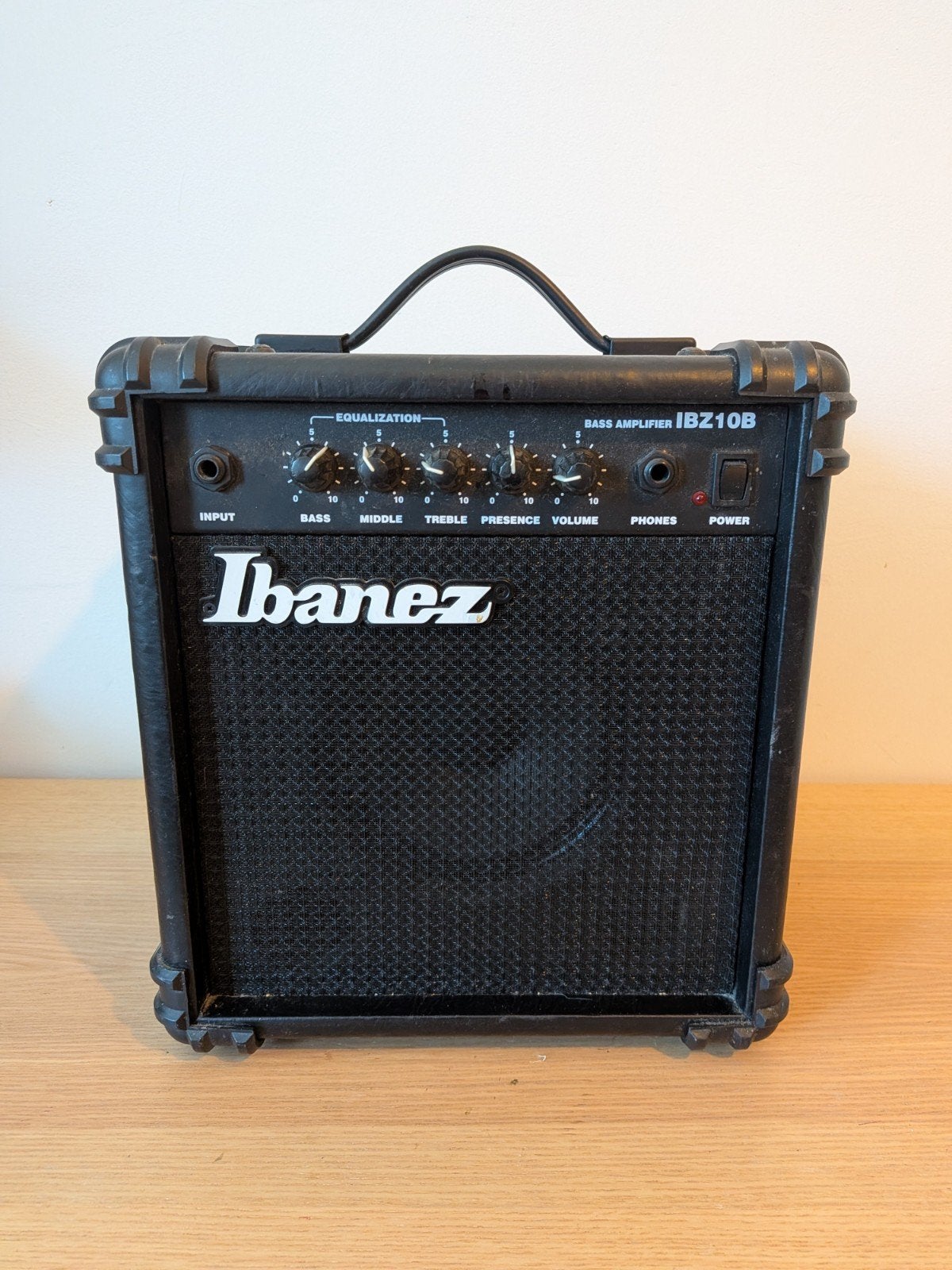 Ibanez IBZ10B Basgitaarversterker - 12W, Muziek en Instrumenten, Ophalen, Gebruikt, Basgitaar, Minder dan 50 watt