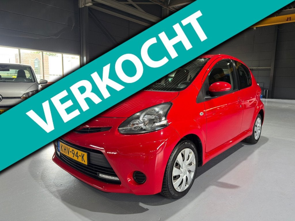 Toyota Aygo 1.0 VVT-i Aspiration Dealer onderhouden|Navigati, Voorwielaandrijving, Euro 5, Stof, Gebruikt