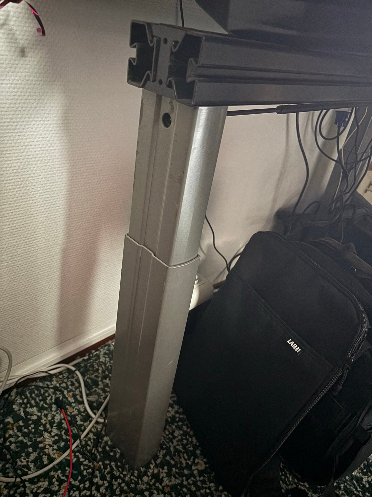 Hoekbureau met geluidsscherm en bureaustoel, Ophalen, Hout, In hoogte verstelbaar, Overige merken