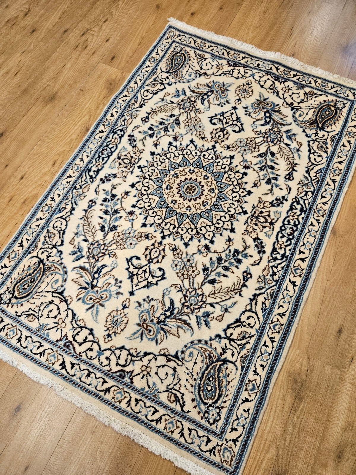 Vintage handgeknoopt perzisch tapijt nain 138x87, Huis en Inrichting, Stoffering | Tapijten en Kleden, Info@SlatsAntiek.nl, Tweedehands