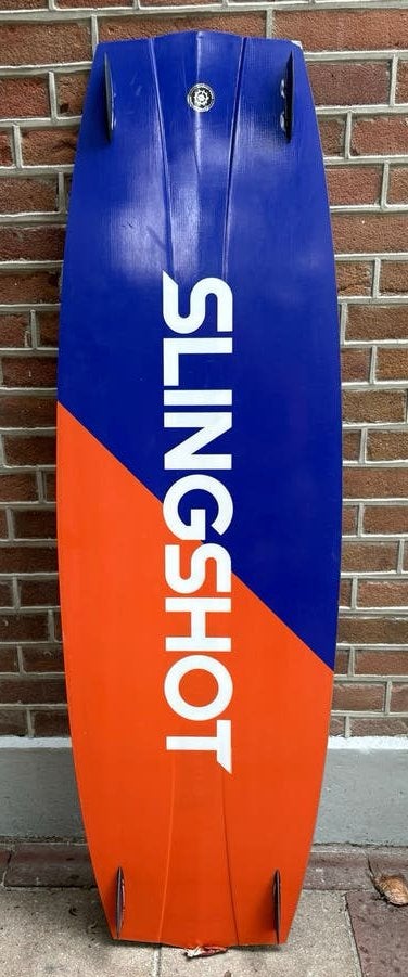 2023 Slingshot Luna V2 Kiteboard 129cm, Watersport en Boten, Gebruikt, Twintip, Kiteboard, Ophalen of Verzenden