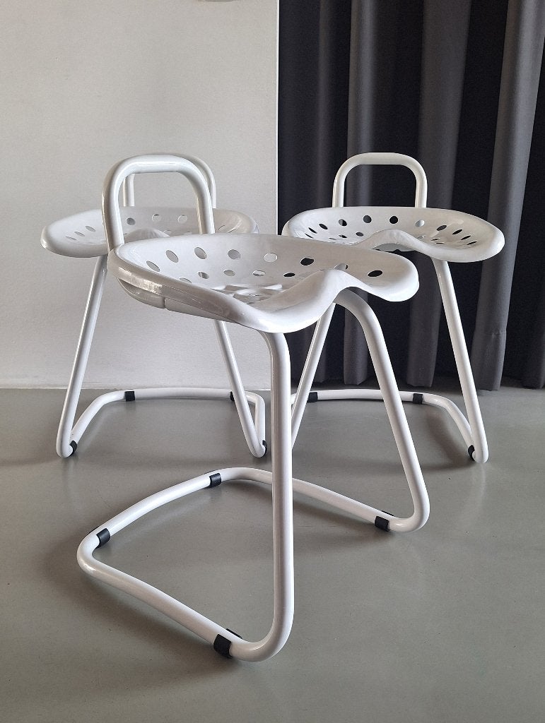 3 retro design tractorzitting stoelen vintage witte krukjes, Ophalen, Gebruikt, IJzer