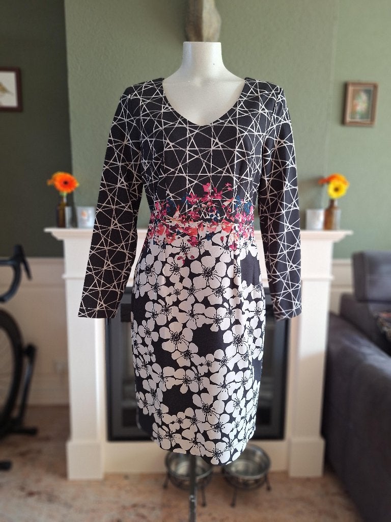 Eroke zwarte crème roze bloemen jurk 42 / 40, Kleding | Dames, Jurken, Maat 38/40 (M), Verzenden, Zwart, Zo goed als nieuw
