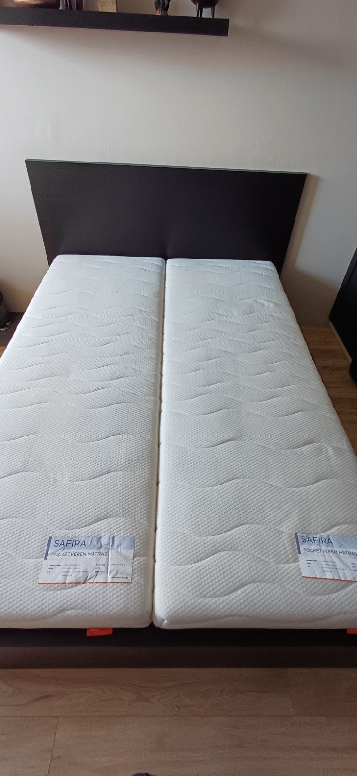 IKEA MALM bed met 2 (nieuwe) Safira pocketveren matrassen, Ophalen, Verstelbaar, Zwart, Tweepersoons