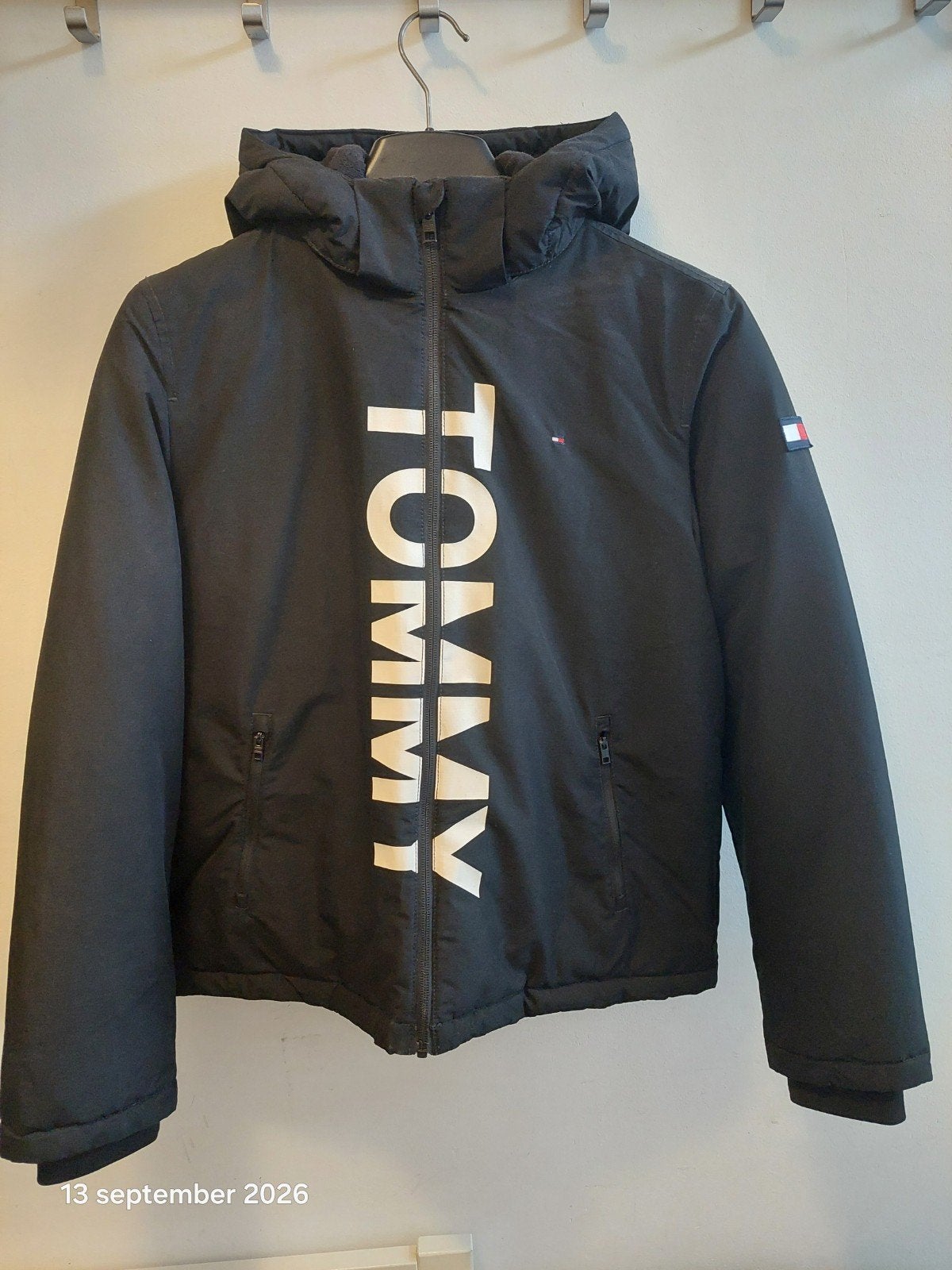 Tommy Hilfiger winterjas - Zwart - Maat 164, Ophalen, Zwart, Tommy Hilfiger, Overige maten
