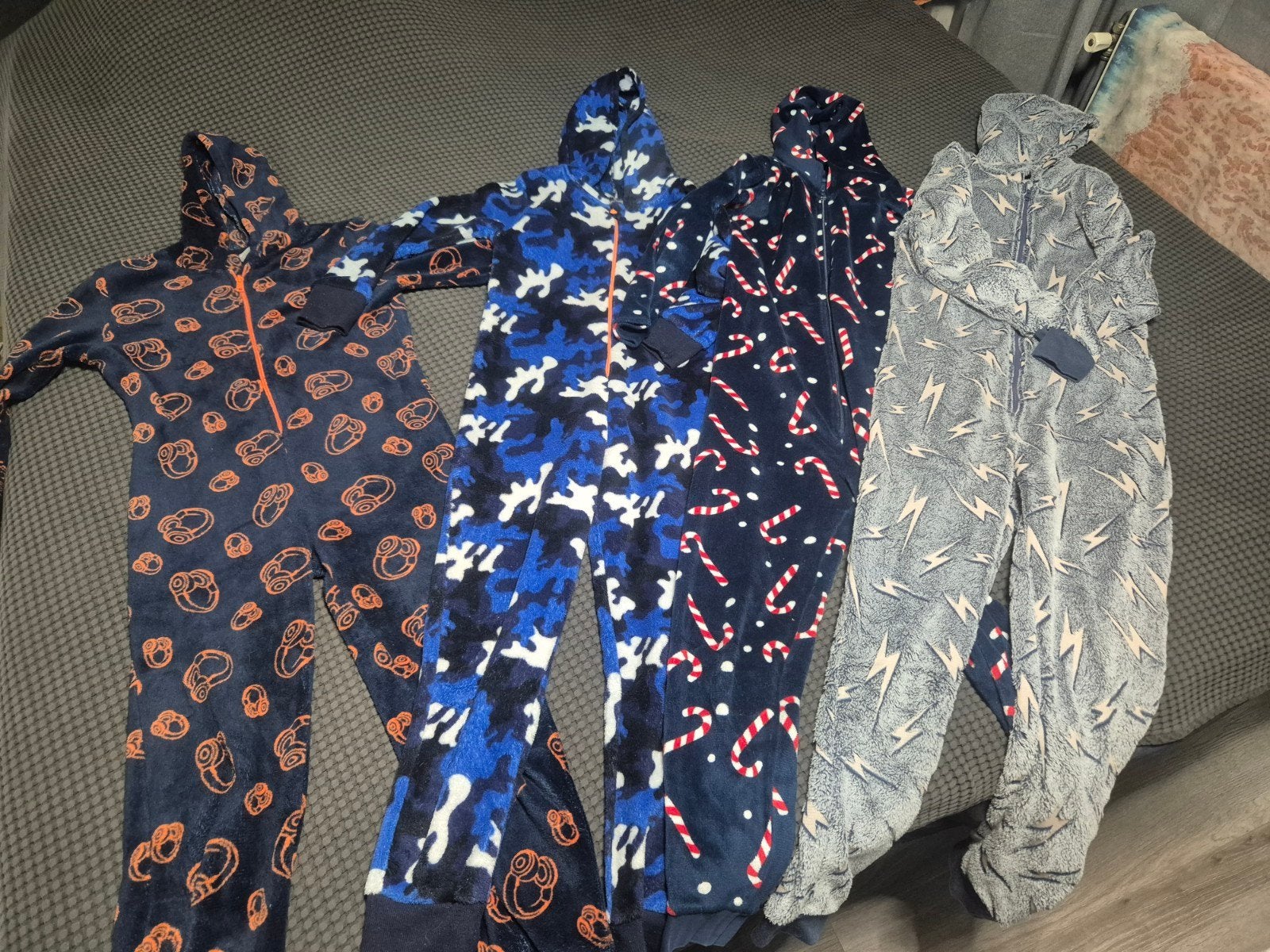 4 x fleece onesie pyjama maat 146 152 met rits en capuchon, Kinderen en Baby's, Kinderkleding | Maat 146, Ophalen of Verzenden