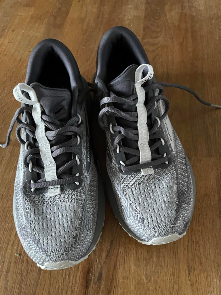 Brooks hardloopschoenen maat 40 - Grijs, Ophalen of Verzenden, Gedragen, Grijs, Sportschoenen