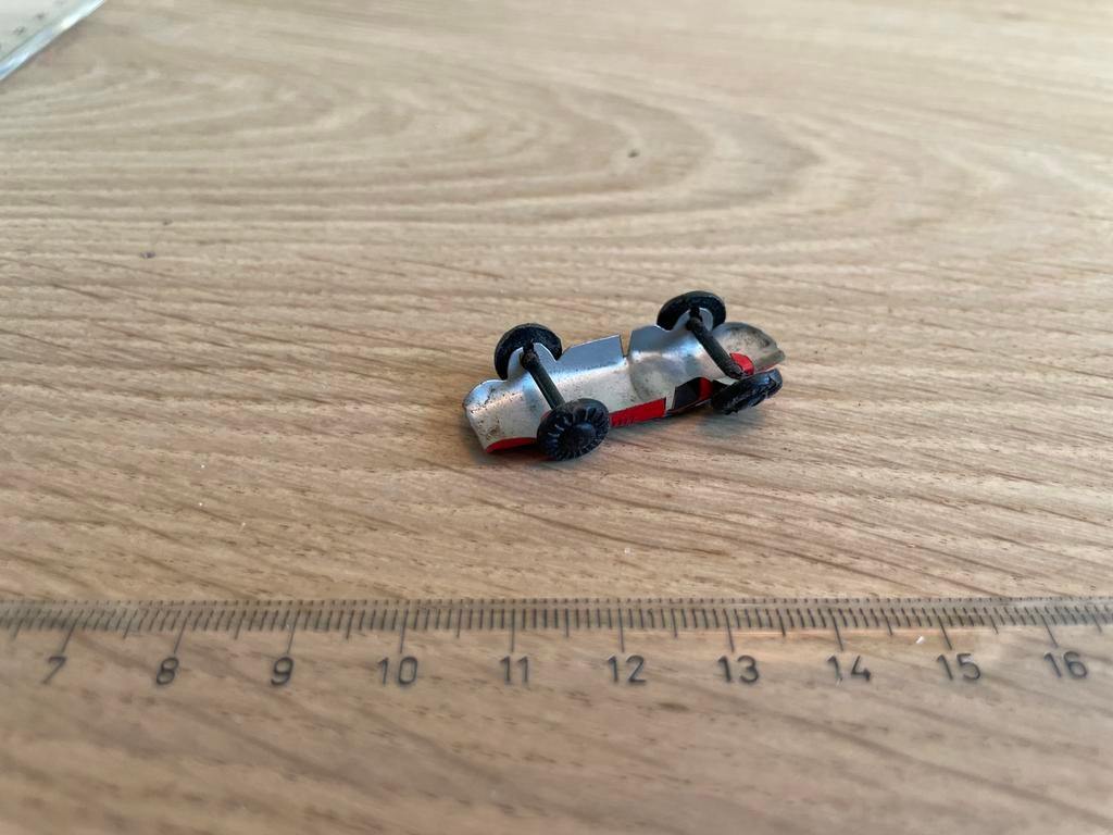 Klein rood raceautootje met nummer 3, Antiek en Kunst, Ophalen of Verzenden