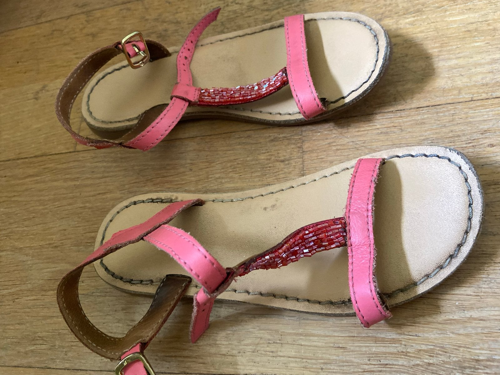 Roze lederen sandalen met kralen, maat 31, Kleding | Dames, Ophalen of Verzenden, Gedragen, Roze, Sandalen of Muiltjes