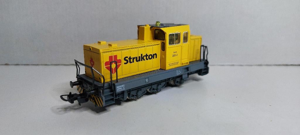 Strukton DHG 700 Diesel Locje Delta Digitaal Nieuwstaat (04), Hobby en Vrije tijd, Modeltreinen | H0, Wisselstroom, Locomotief