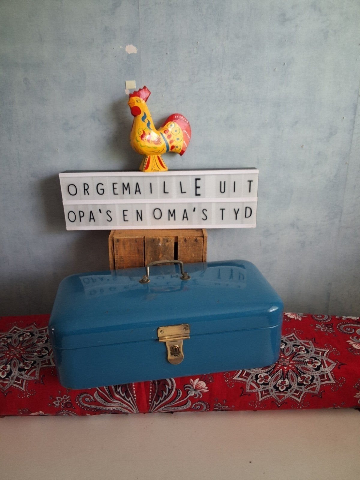 PRACHTIGE HEMELSBLAUW EMAILLE BROODTROMMEL, Ophalen of Verzenden