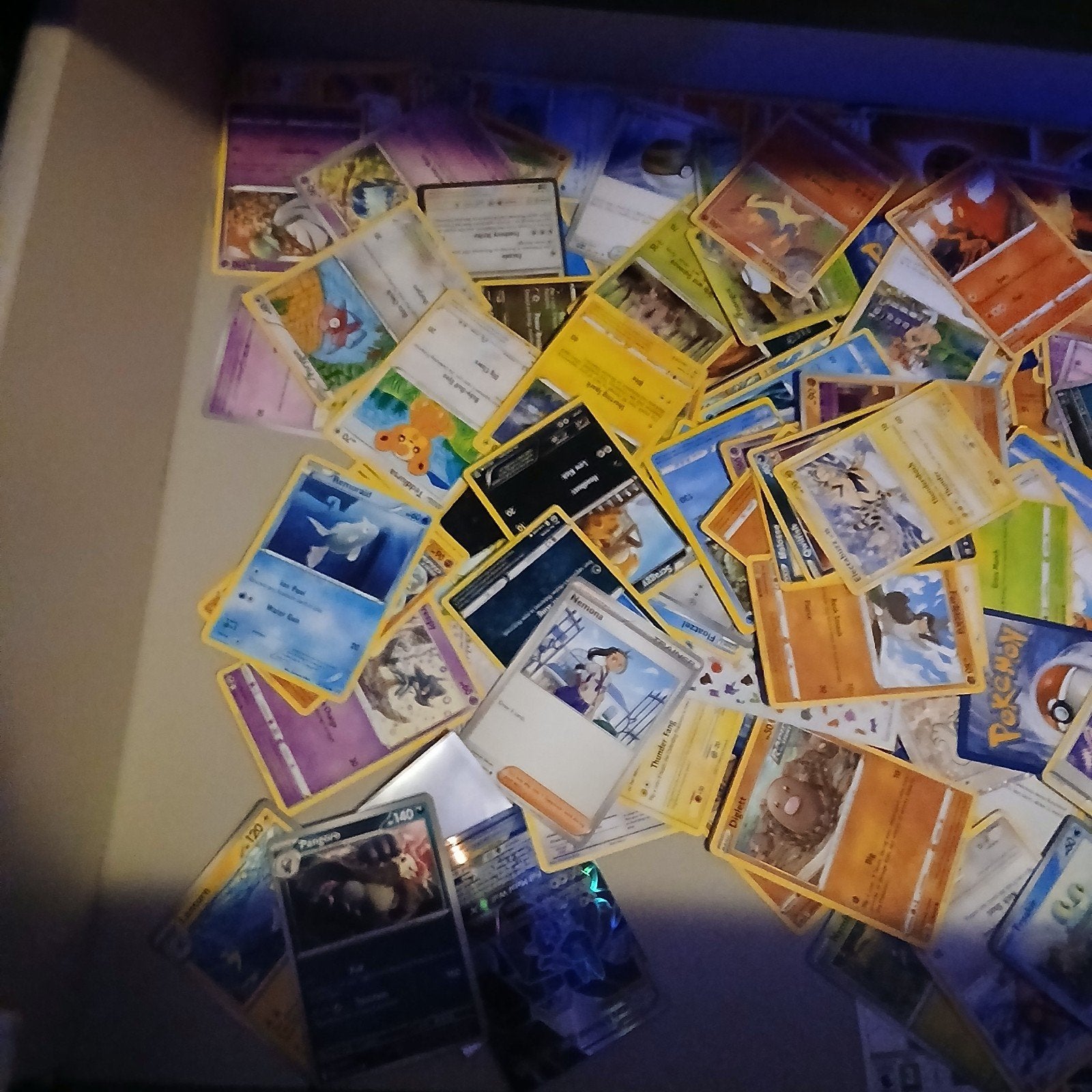 Veel neppe en echte pokemonkaarten door elkaar, Ophalen of Verzenden