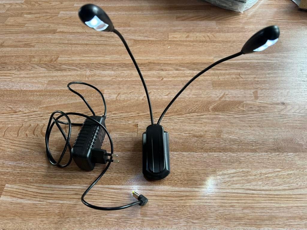 piano / lessenaar dubbele LED lampjes met klem + adapter, Muziek en Instrumenten, Ophalen of Verzenden, Zo goed als nieuw, Muziekstandaard